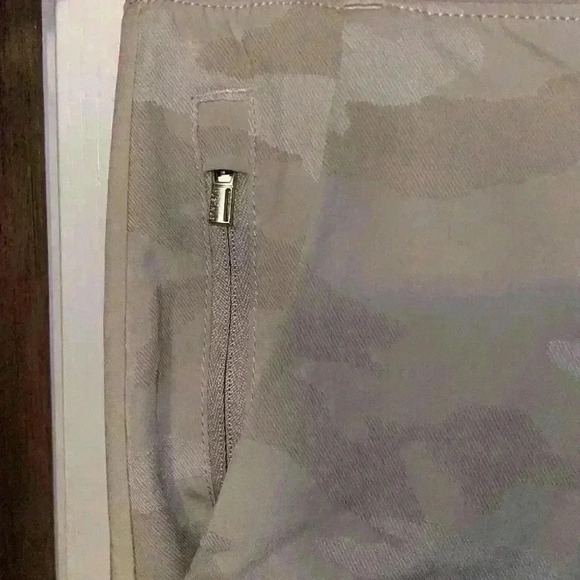 Athleta tan camo black print Brooklyn joggers size 18 - Picture 6 of 6